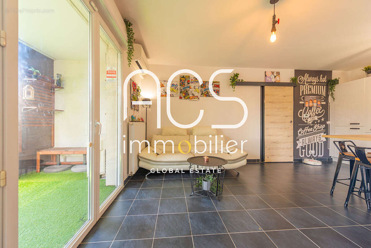 Appartement à CHATEAUNEUF-LES-MARTIGUES