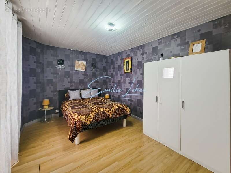 INVESTISSEURS!!! Centre-bourg d'Elliant - Immeuble 300m2 et parcelle de plus de 1000m2 divisible - photo 3