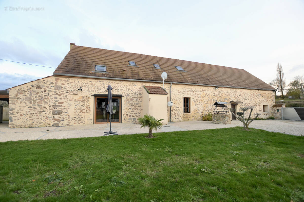 Maison à QUARRE-LES-TOMBES