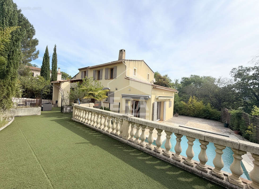 Maison à MIRABEAU