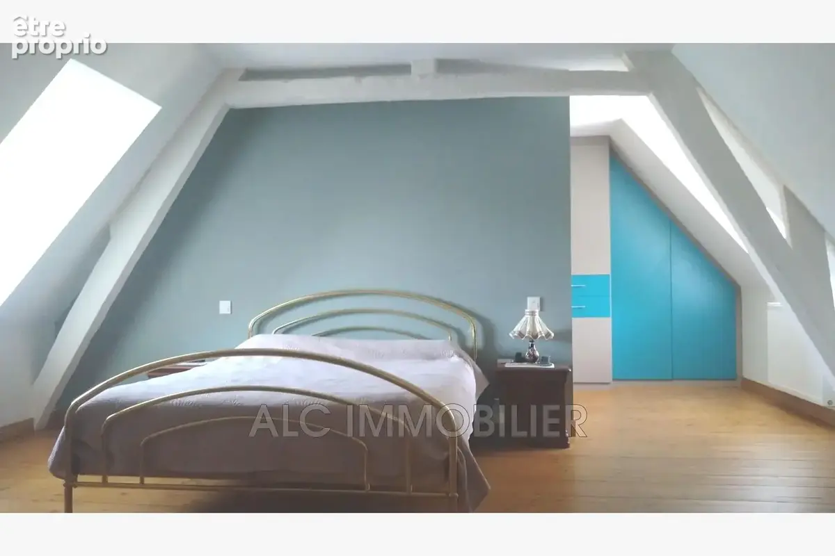 Maison 237 m² à Saint-Leonard-Des-Bois  - photo 8