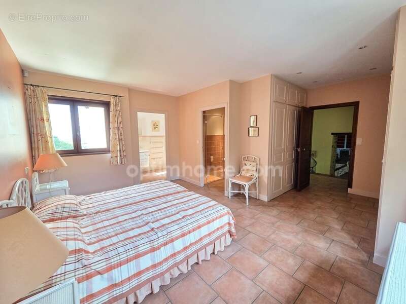 Maison à EGLISENEUVE-PRES-BILLOM