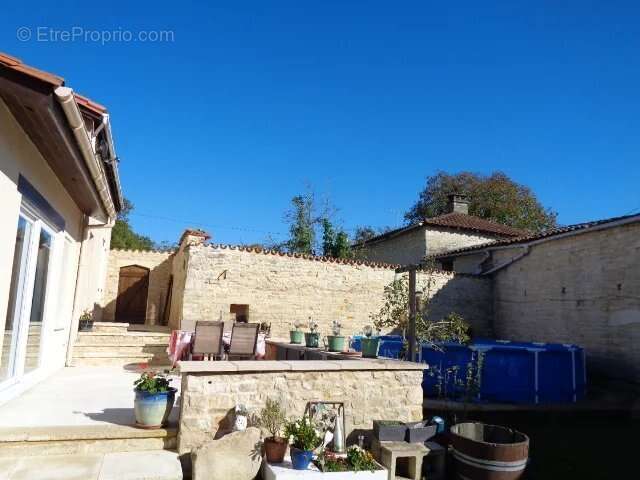 Joli maison de village de 3 chambres avec une cour ensoleillée et un parking - photo 14