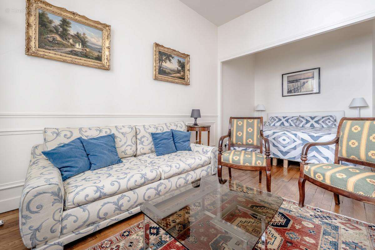 Appartement à PARIS-1E