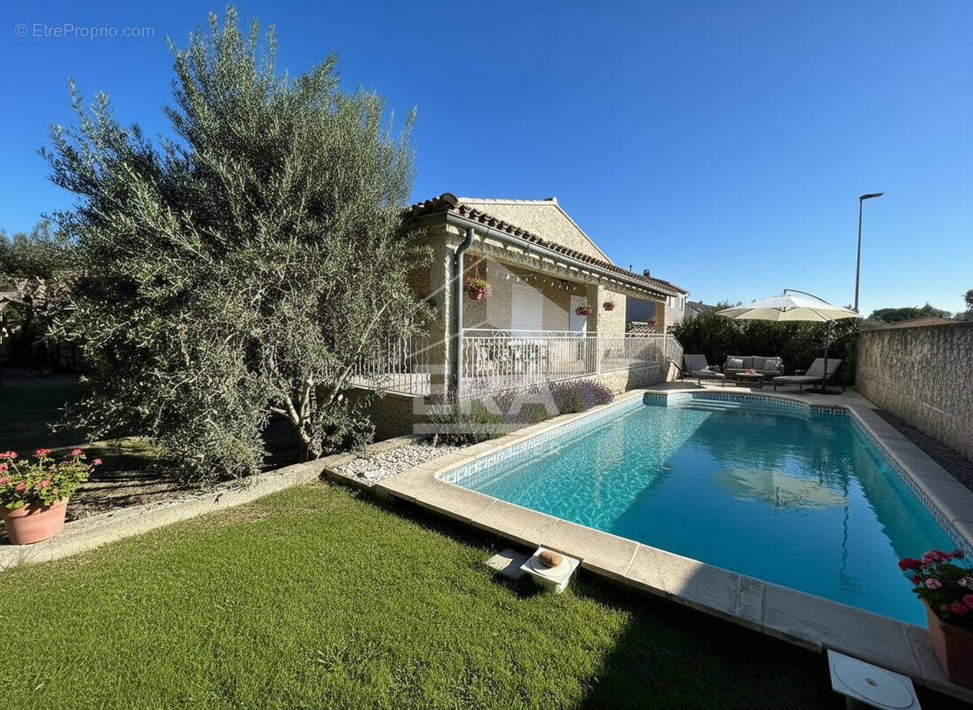 Maison à ENTRAIGUES-SUR-LA-SORGUE