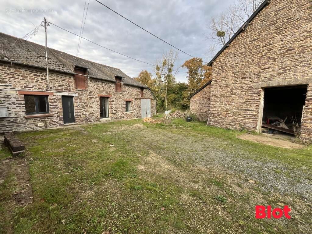 Maison à SAINT-THURIAL