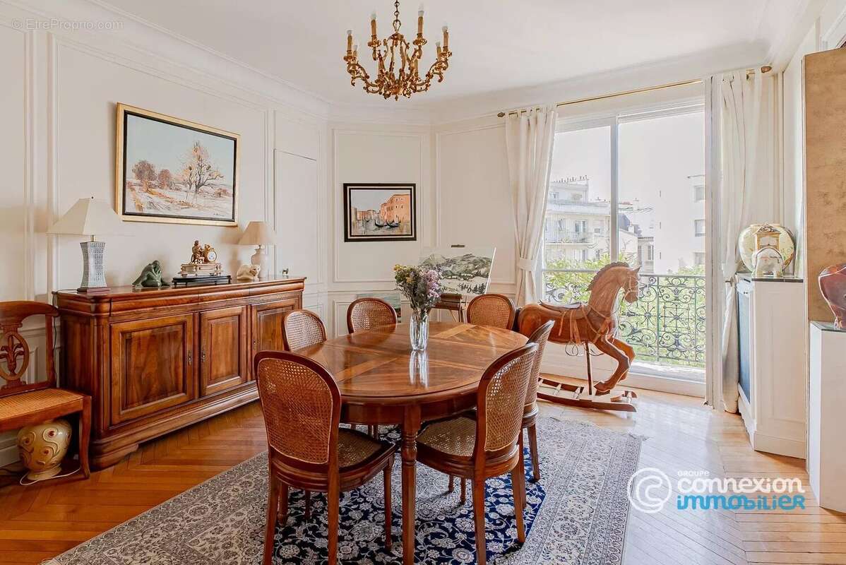 Appartement à PARIS-16E
