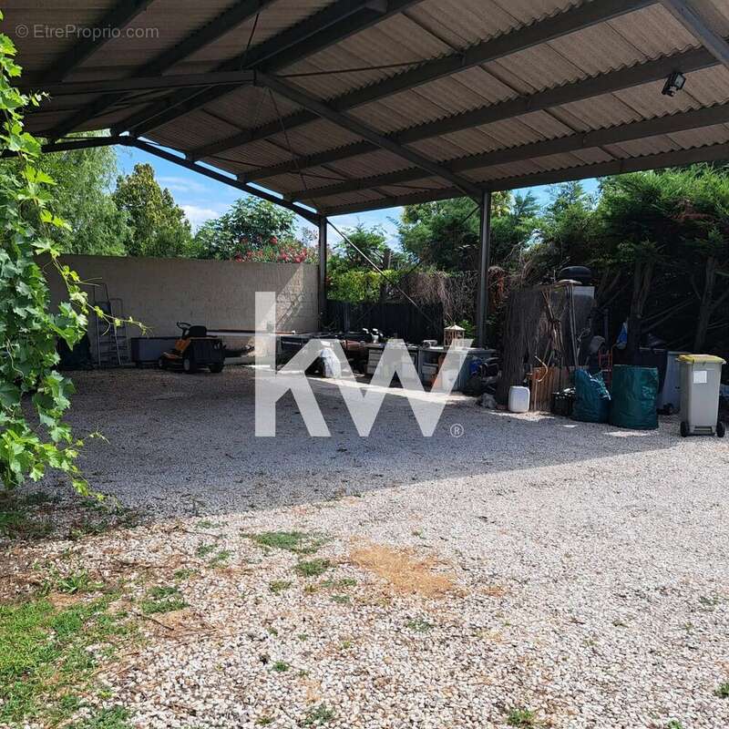 Commerce à SALON-DE-PROVENCE