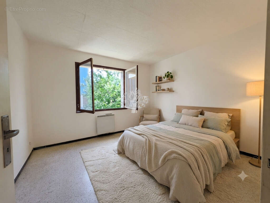 Appartement à SIX-FOURS-LES-PLAGES