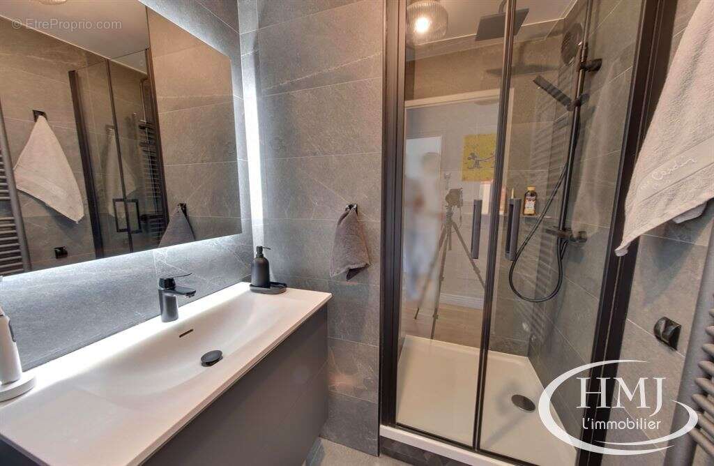 Appartement à LISSES