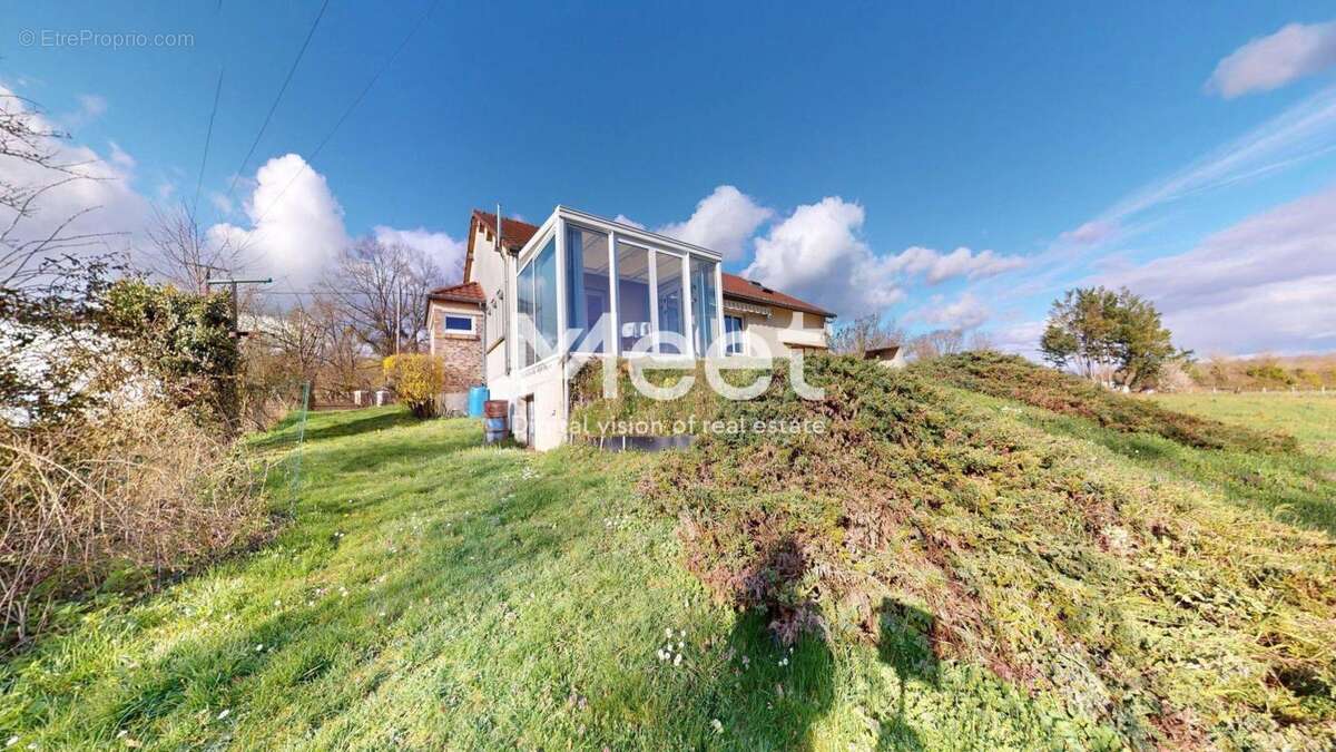 Maison à TREIGNY