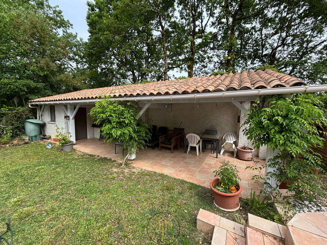 Maison à MAGNAC-SUR-TOUVRE