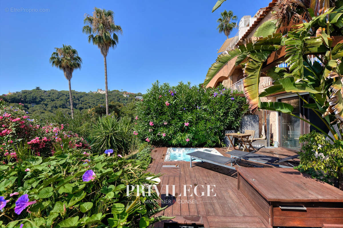 Golfe-Juan — Appartement de 120 m2 avec terrasse plein sud de 65 m2 - photo 2