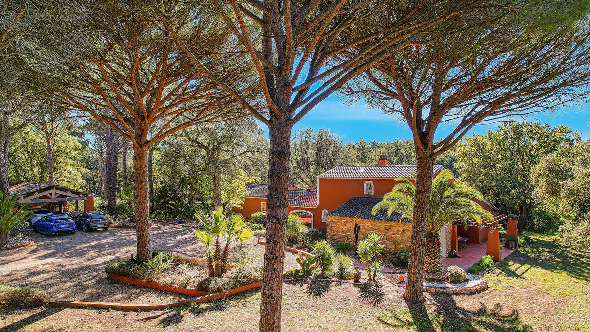 Maison à PUGET-SUR-ARGENS