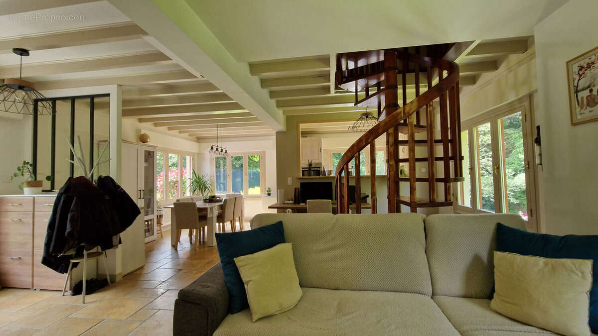 Maison à CORMEILLES