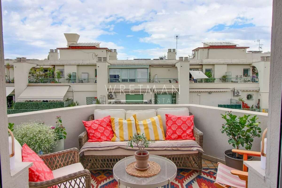 Studio lumineux avec grande terrasse – Nice Carré d'Or - photo 3