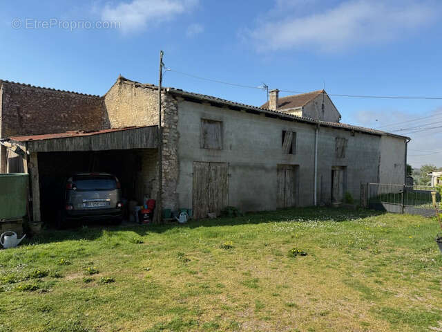 Maison à SAINT-THOMAS-DE-CONAC