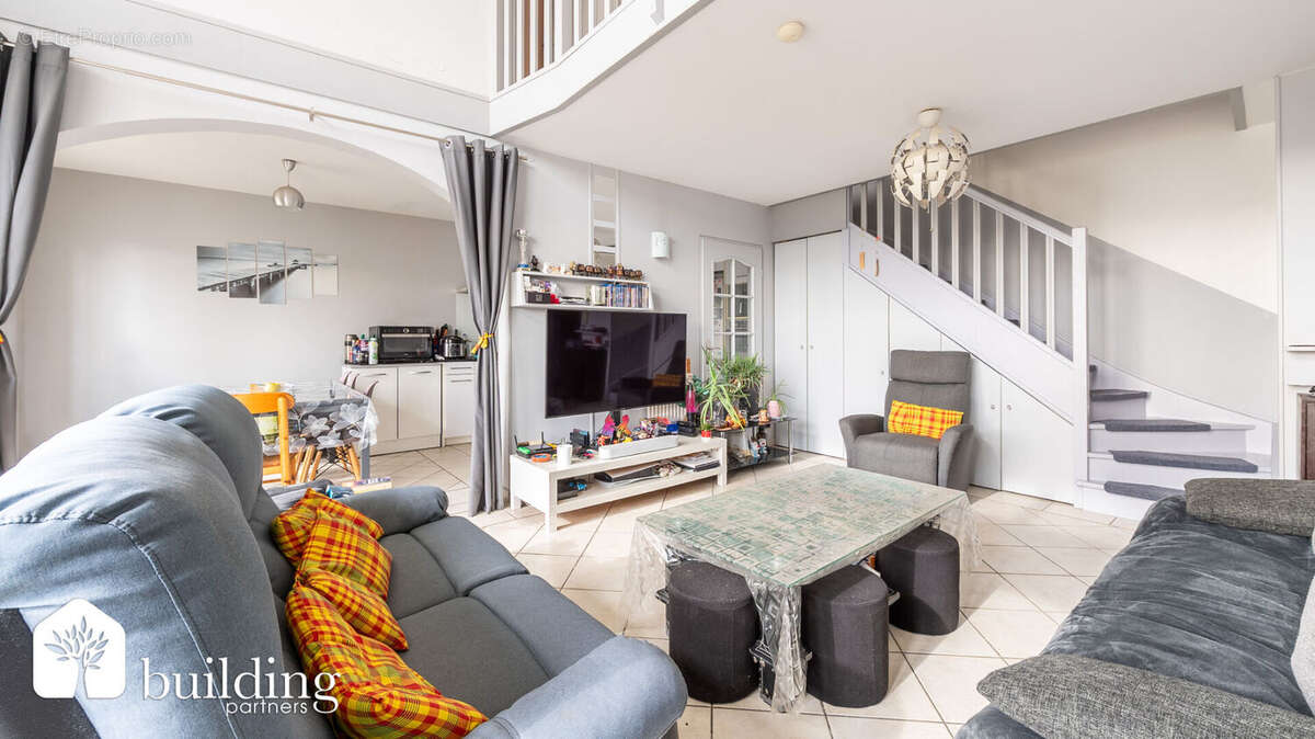 Courbevoie/Faubourg de l'Arche - Duplex familial 4 pièces de 103.54 m² avec 18.87 m² de terrasse, box et cave - photo 3