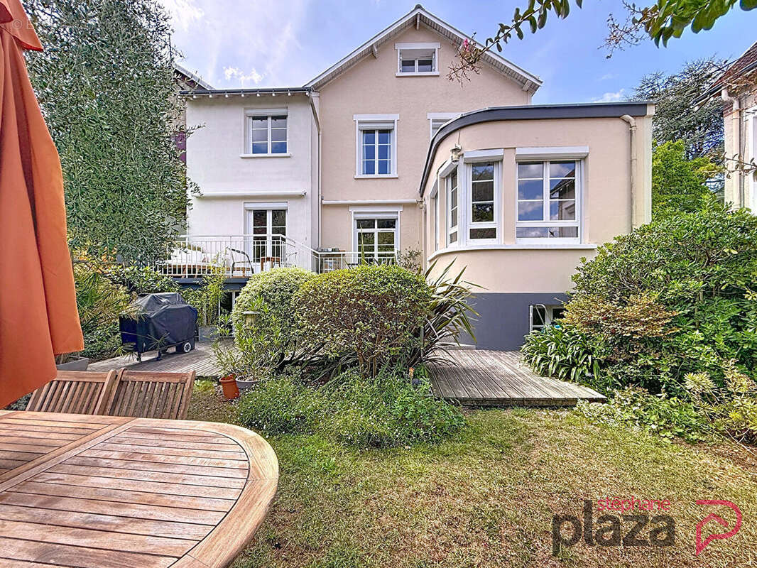 Maison 5 chambres avec grand garage et jardin - photo 8