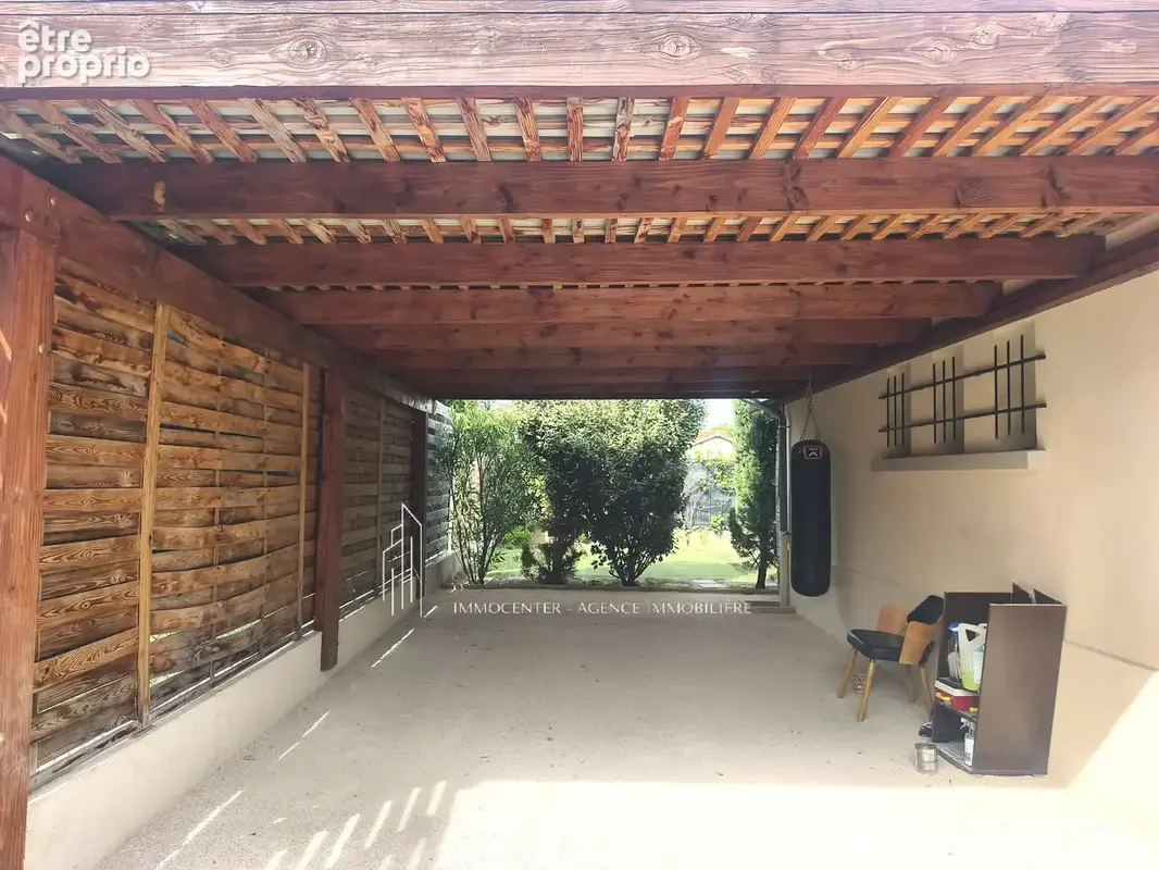 ROMANS-SUR-ISÈRE   Maison familiale avec terrain clos et arboré de 439 m2 - photo 17