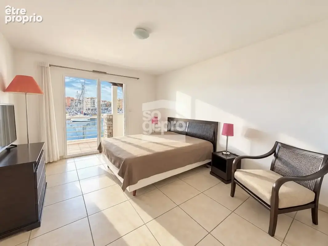 Réf : 2366 - Vente Jolie Marina 4 Pièces avec ponton, garage et vue sur le Port du Cap d'Agde ! - photo 7