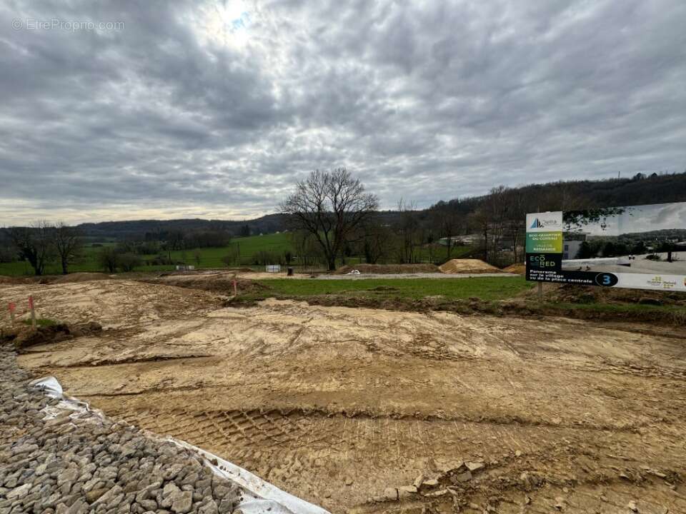 Terrain à REDANGE