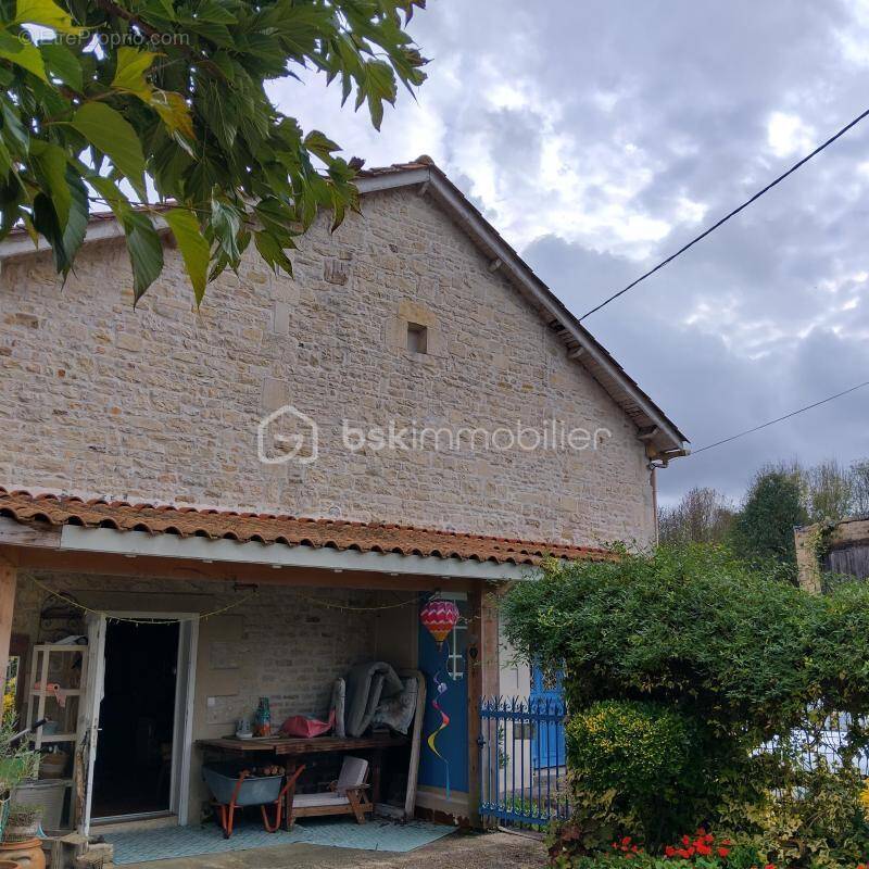 Maison à SAINT-FRAIGNE