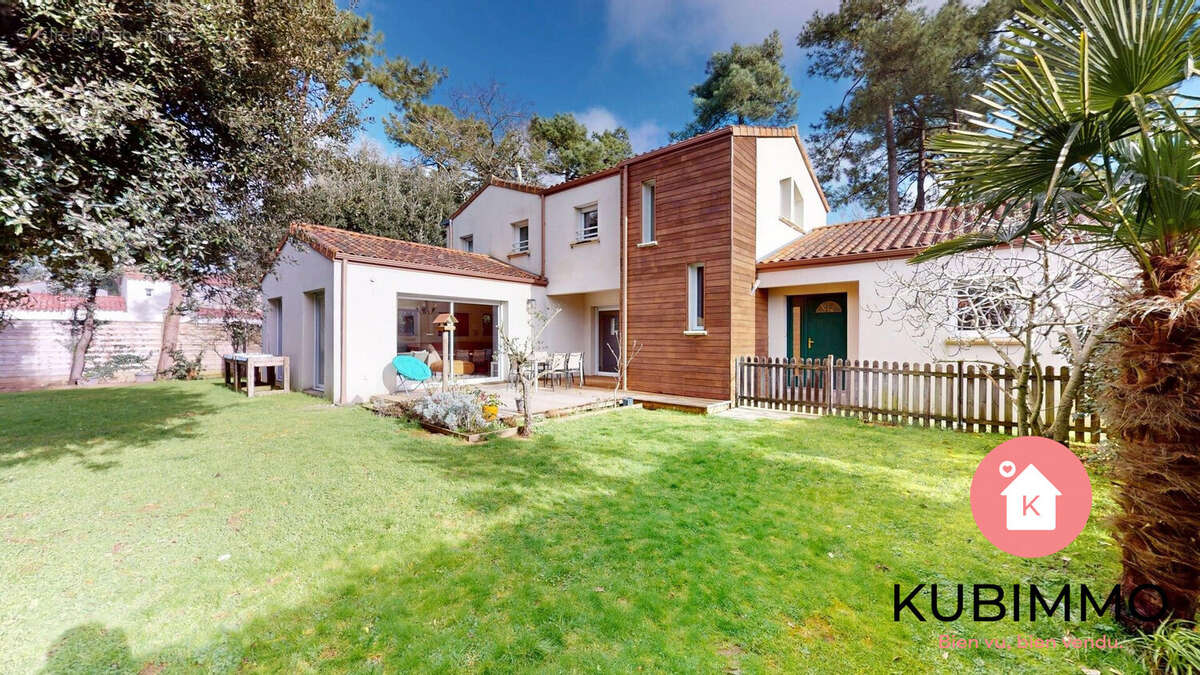 Propriété de 175 m² avec studio indépendant - Maison à LONGEVILLE-SUR-MER