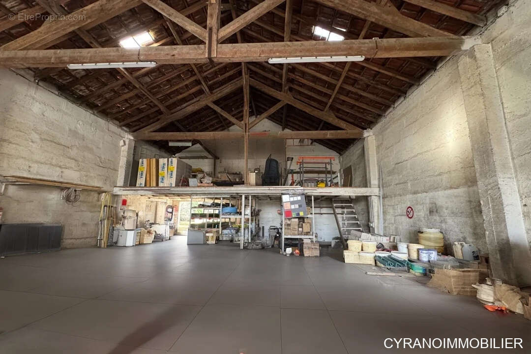 Commerce à PINEUILH