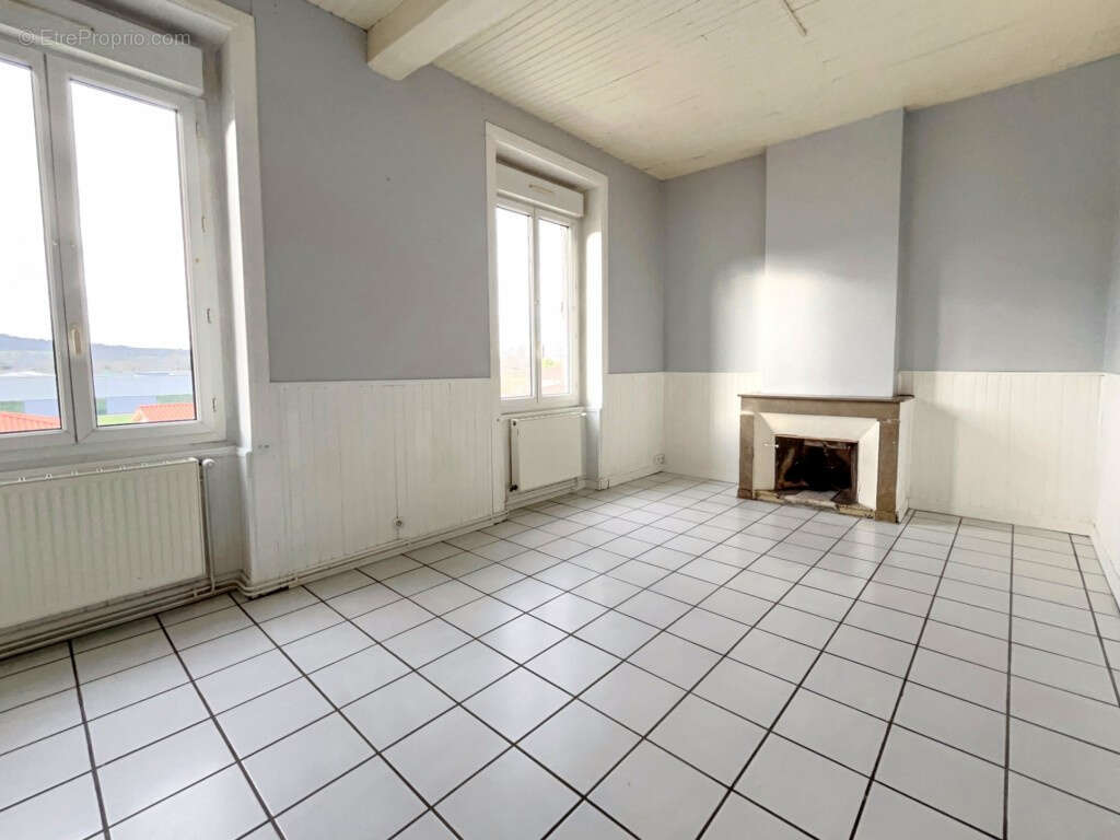 Appartement à JUJURIEUX