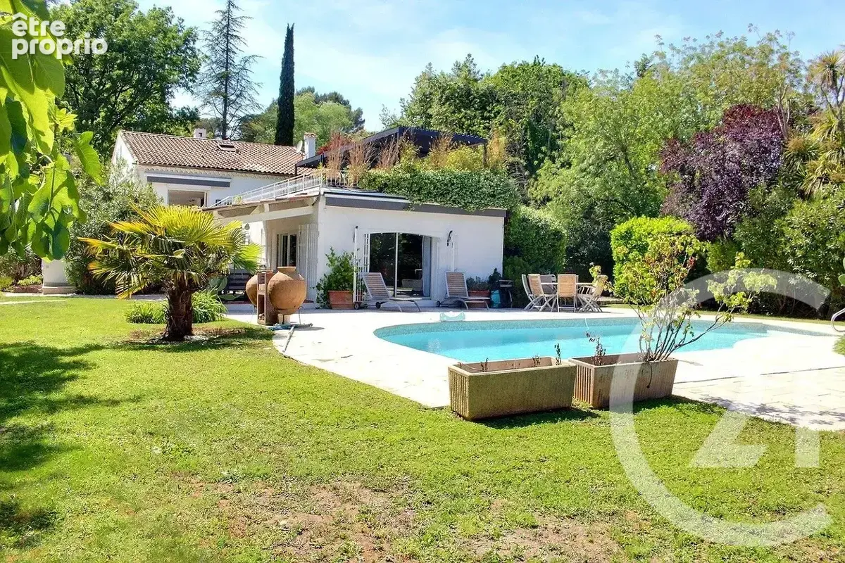Photo Maison à Roquefort-Les-Pins au prix de 1 375 000€