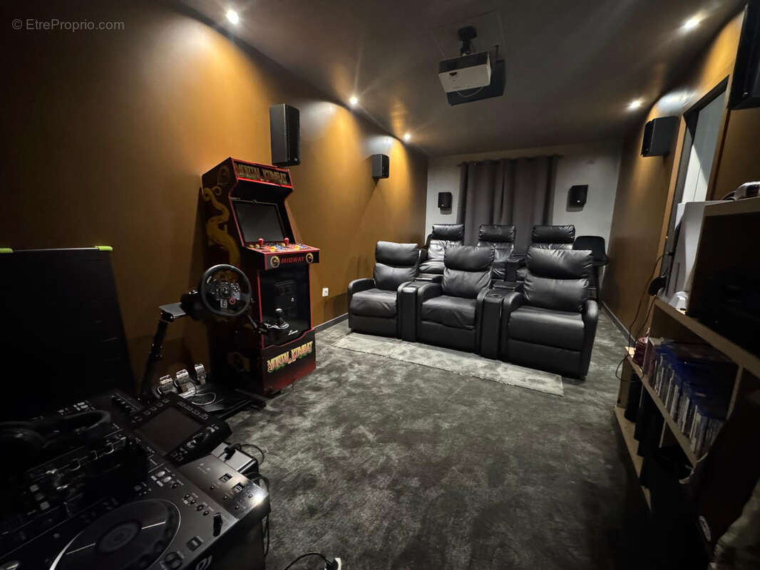 Maison à COUTEVROULT