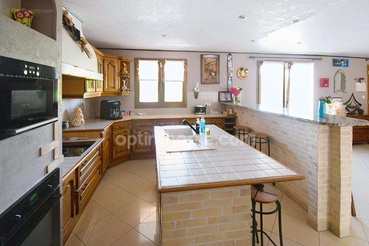 Maison plain pied 129m2 - 3 chambres - 2 garages - terrain 10 ares 45 - 2 terrasses - photo 7