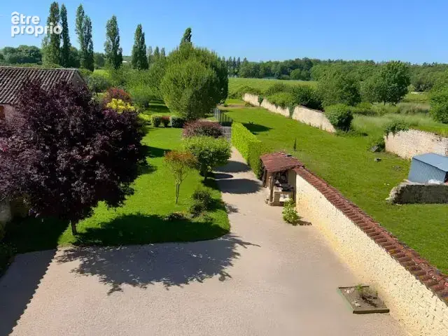 À Cherves-Richemont, MAISON DE CARACTERE avec magnifique jardin arboré et terrain supplémentaire de 900 m2 - photo 21