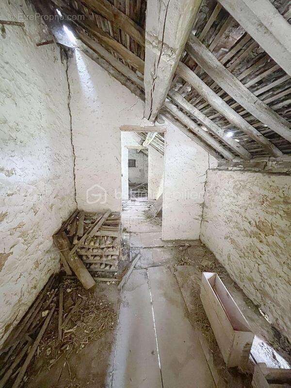 Beau corps de ferme habitation + batiments a renover - photo 15