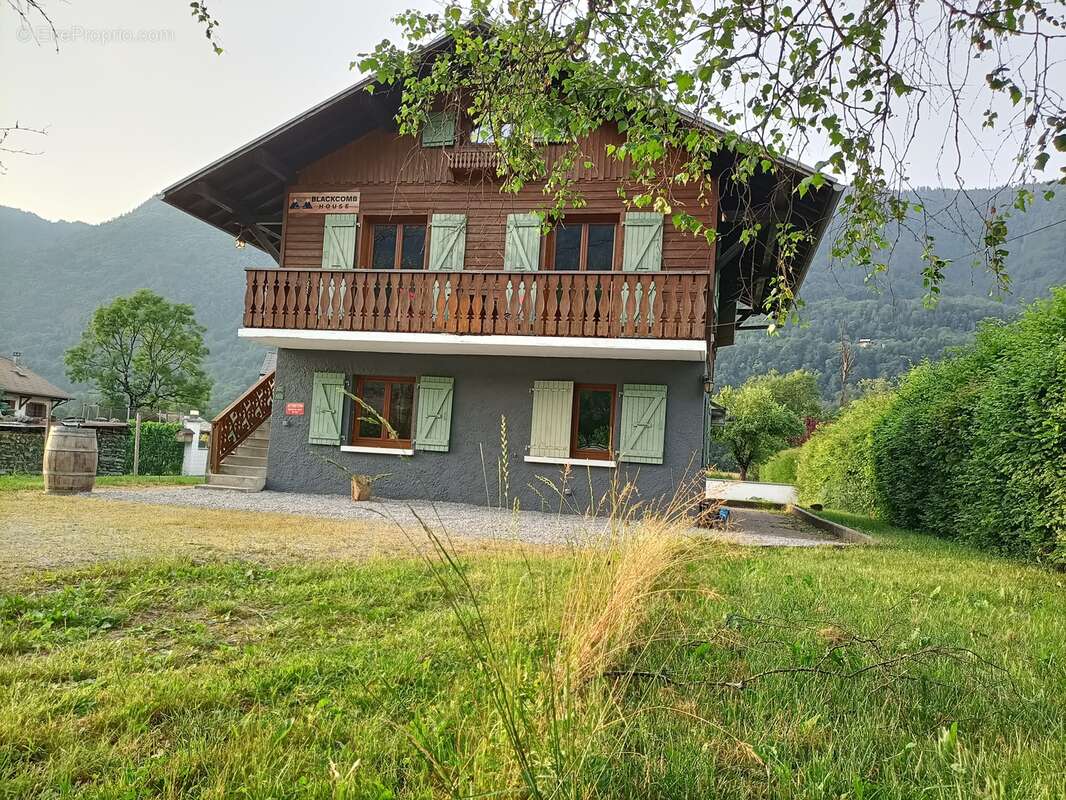 Maison à LA RIVIERE-ENVERSE