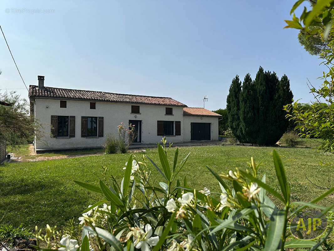 Maison à CHADENAC