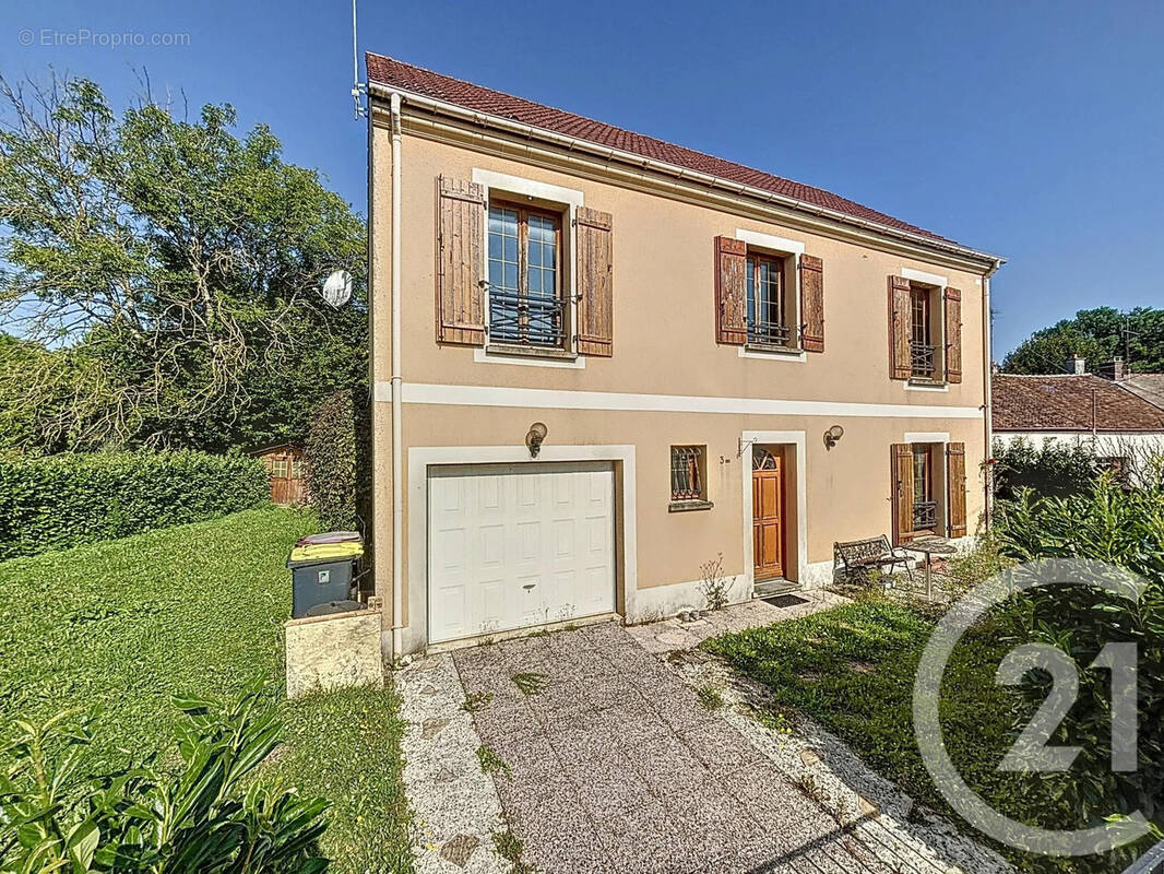 Maison à LOUAN-VILLEGRUIS-FONTAINE