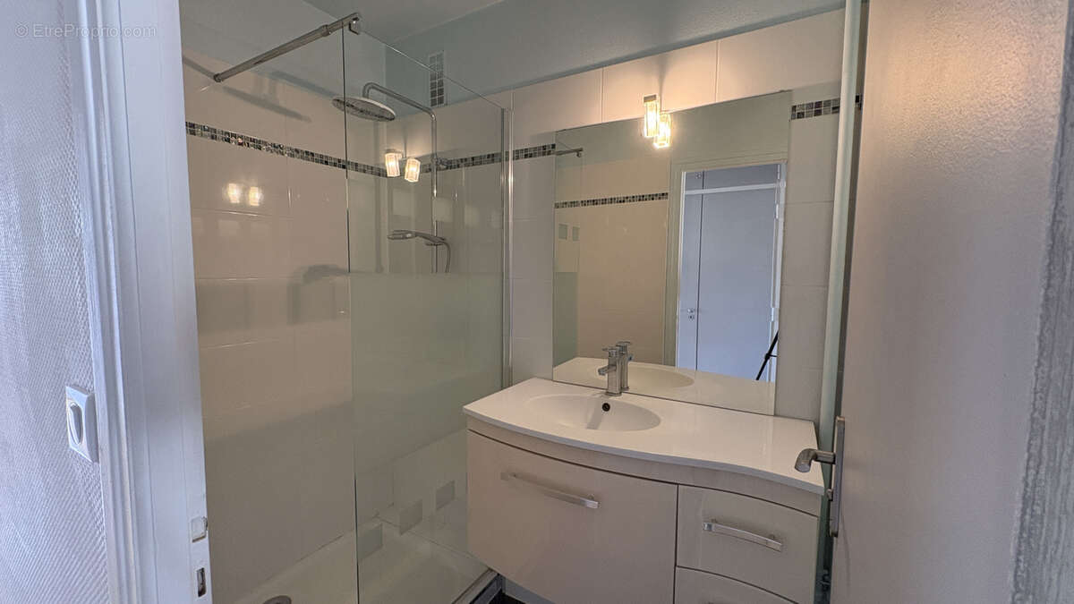 Appartement à PONT-SAINTE-MARIE