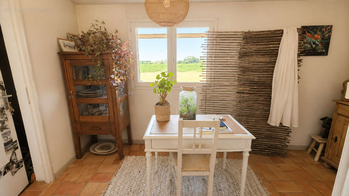 Cucuron   Authentique mas de 126 m2 en campagne avec piscine et vue sur les vignes - photo 7