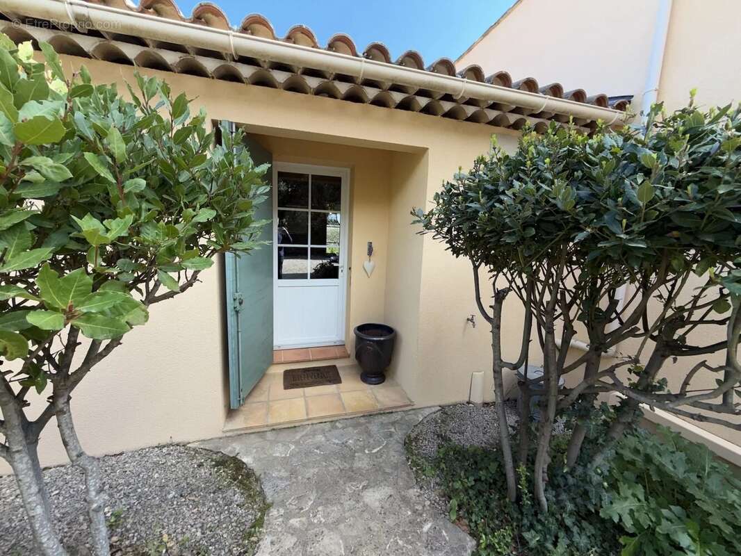 Maison à COTIGNAC