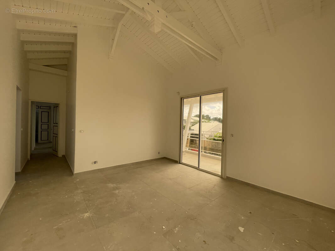 Maison à LES ABYMES