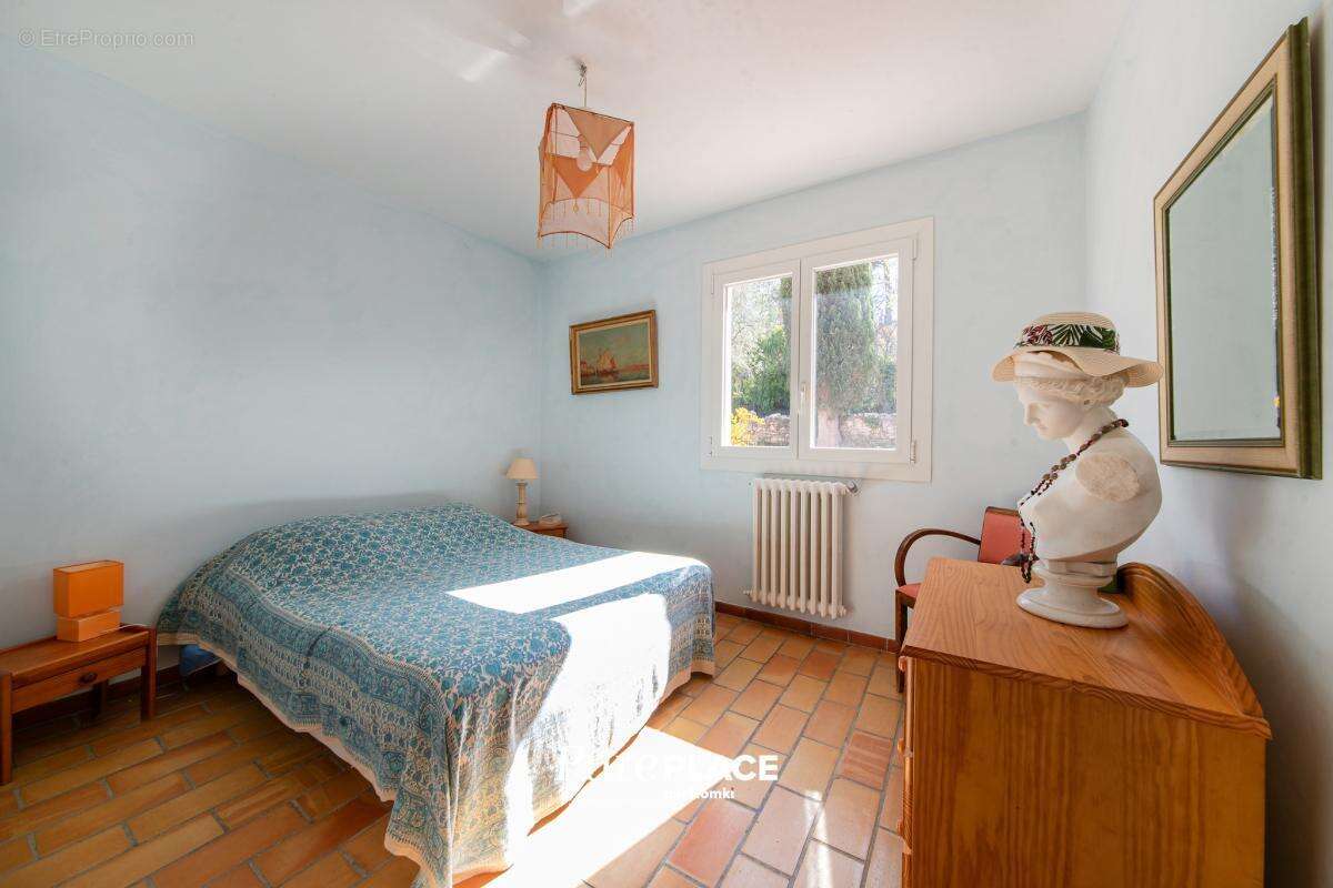 Maison T7 de 209 m2 sur 6600 m2 de terrain avec piscine à Aix-en-Provence - photo 13