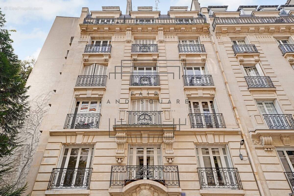 Appartement à NEUILLY-SUR-SEINE