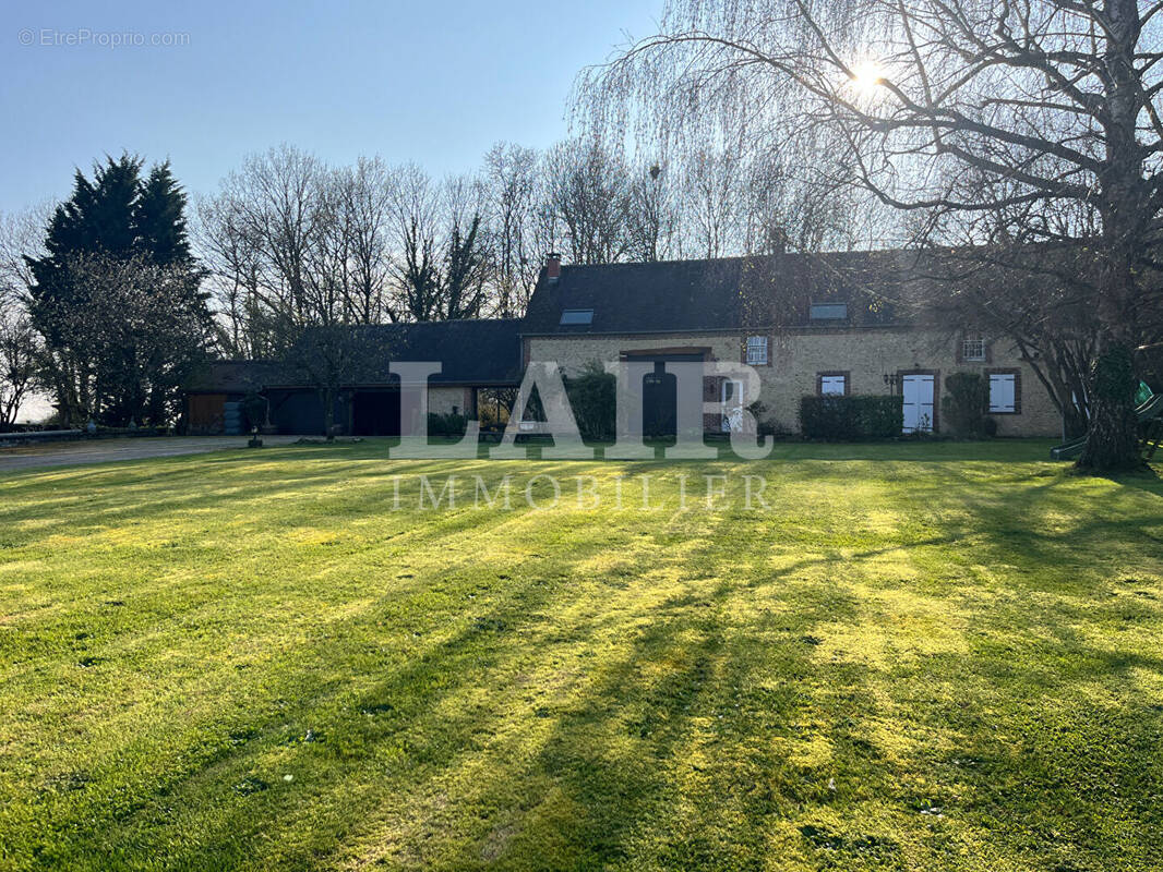 Maison à LE MELE-SUR-SARTHE