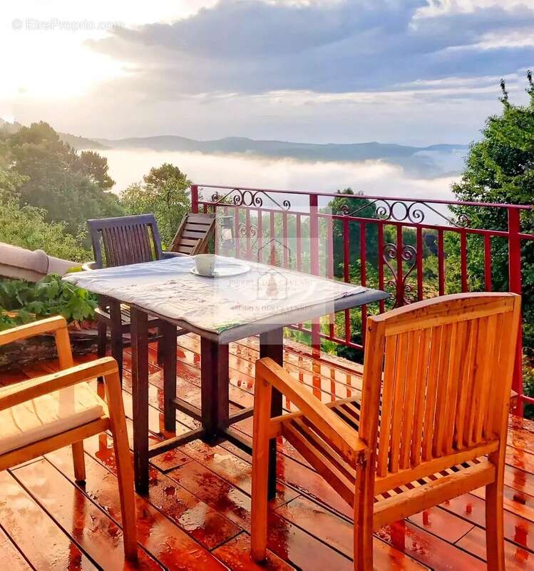 Maison à LE COLLET-DE-DEZE