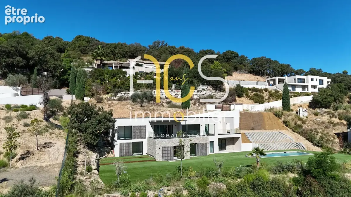 GRIMAUD - Villa vue mer, 5 chambres et piscine - photo 16