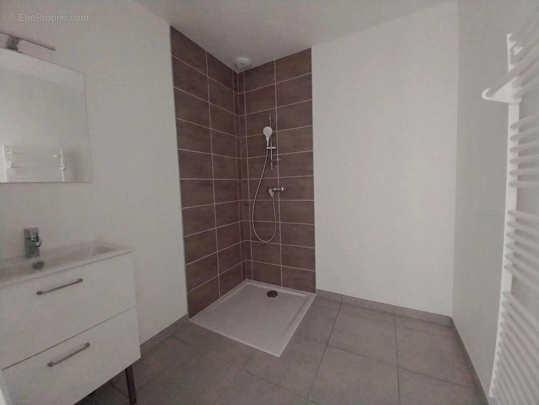 Appartement à COGNIN-LES-GORGES