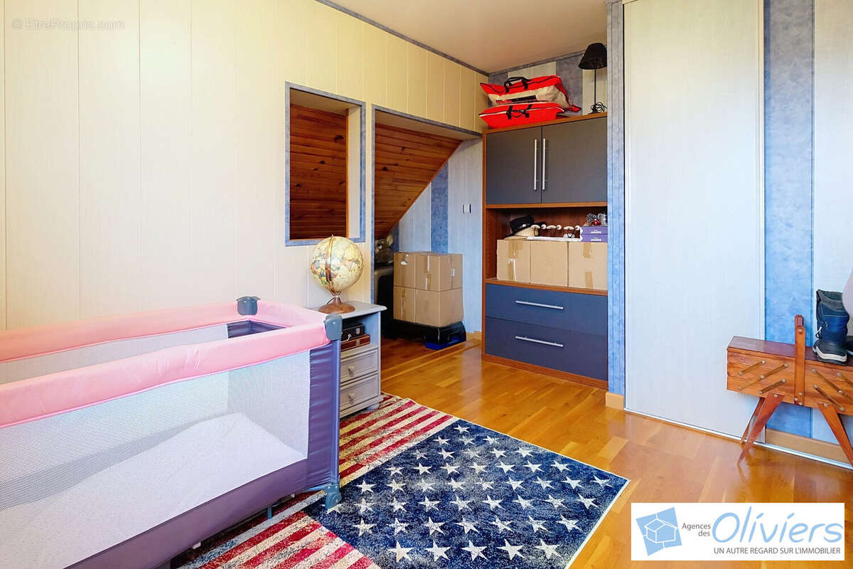 Maison à VOISINS-LE-BRETONNEUX