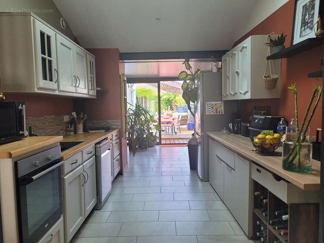 ROCHEFORT secteur calme maison de 93 m² de type 4 avec jardin intimiste - photo 3